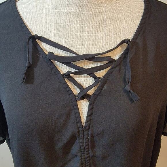 Torrid Georgette Tie Front Flutter Sleeve Black Blouse Size 1/1x - Picture 3 of 6